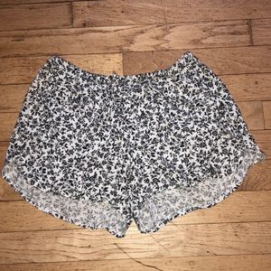 Brandy melville patterned shorts